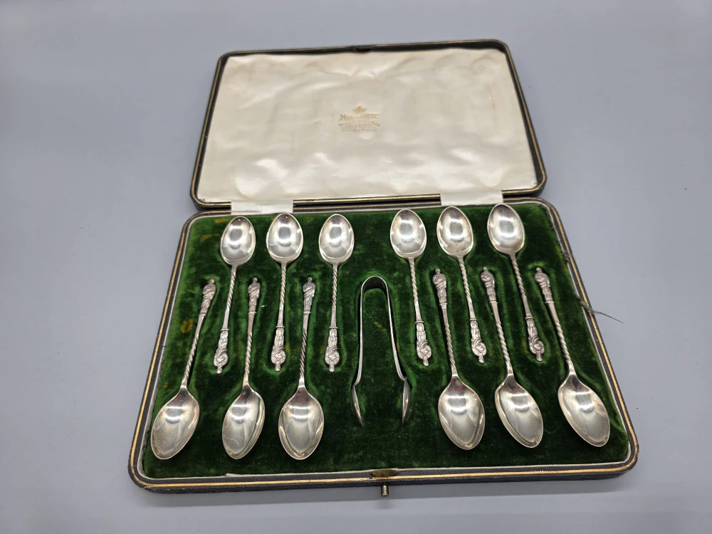 Silberlöffel-Set im Etui mit Zuckerzange – Ankauf Wien